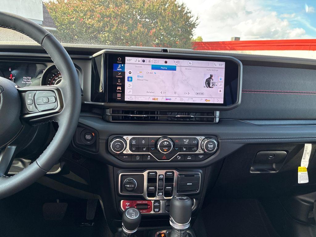 new 2025 Jeep Wrangler car, priced at $59,312
