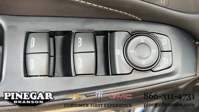 used 2025 Chevrolet Traverse car, priced at $37,977