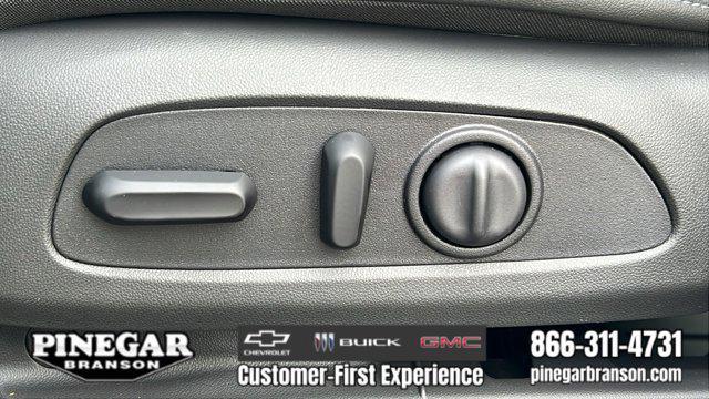 new 2025 Buick Envista car, priced at $27,025
