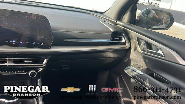 used 2025 Chevrolet Traverse car, priced at $36,977