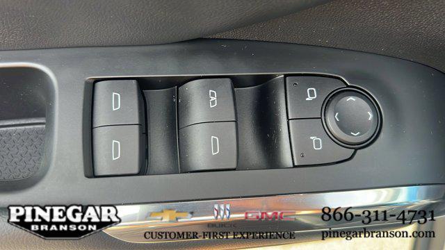 used 2025 Chevrolet Traverse car, priced at $36,977