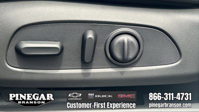 new 2025 Buick Envista car, priced at $28,029