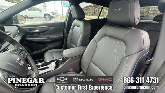 new 2025 Buick Envista car, priced at $27,830