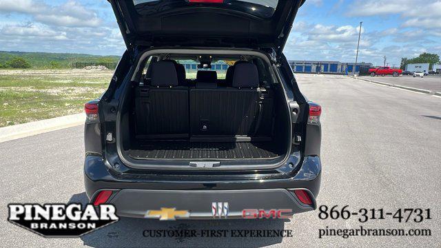 used 2023 Toyota Highlander Hybrid car, priced at $39,977