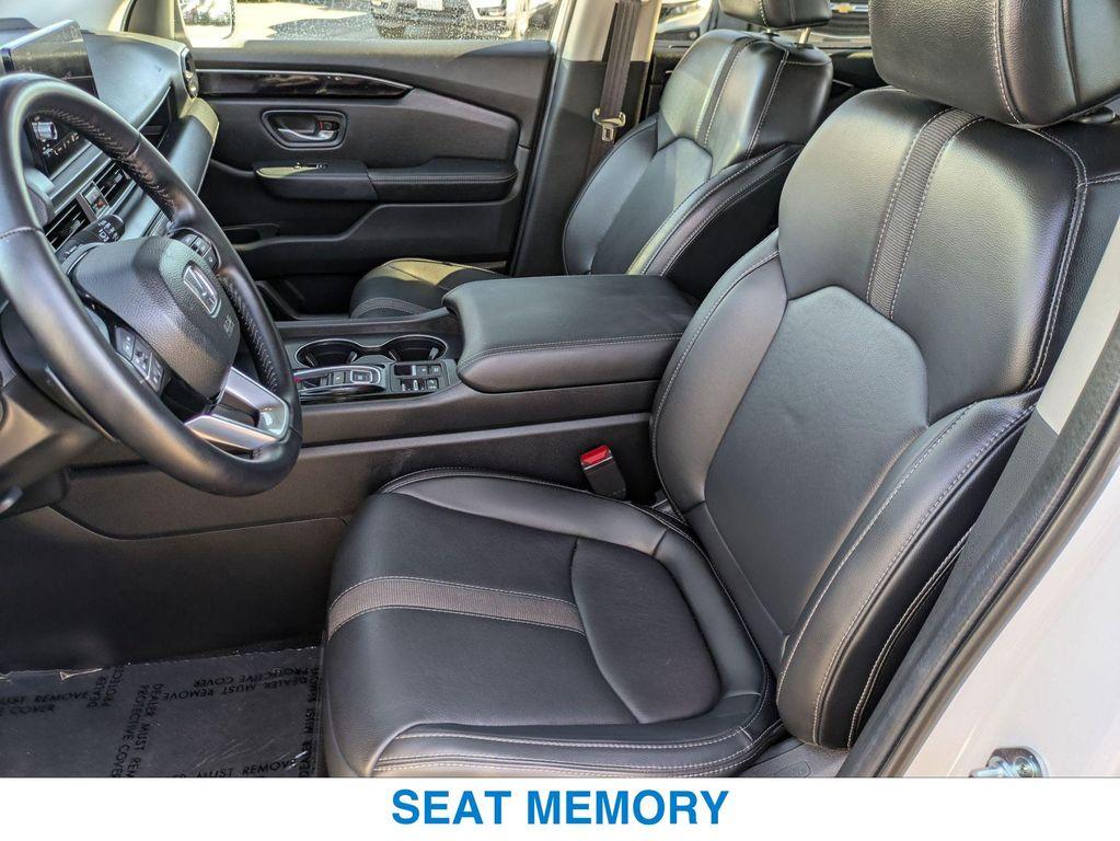used 2025 Honda Pilot car, priced at $39,301