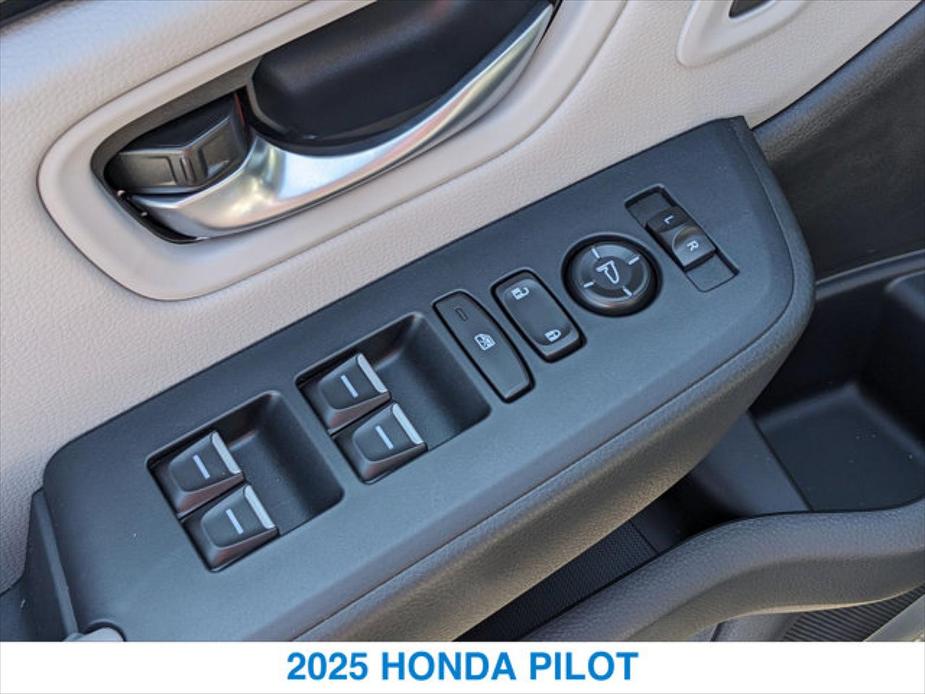 new 2025 Honda Pilot car, priced at $45,345