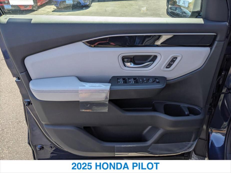 new 2025 Honda Pilot car, priced at $45,345