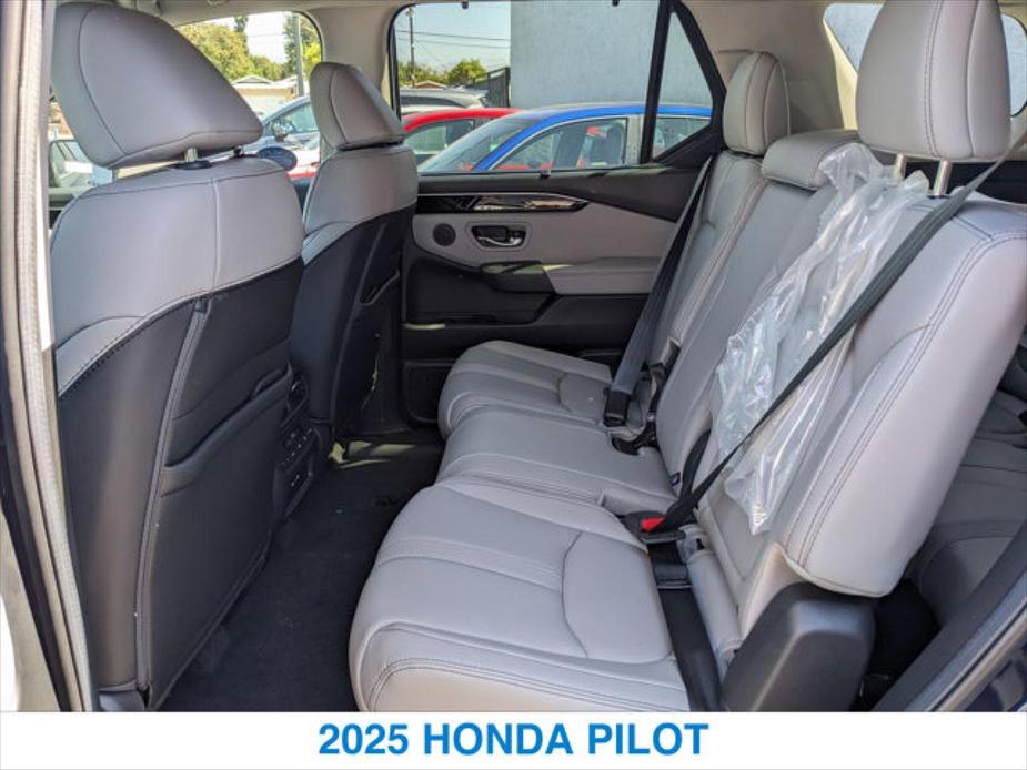 new 2025 Honda Pilot car, priced at $45,345