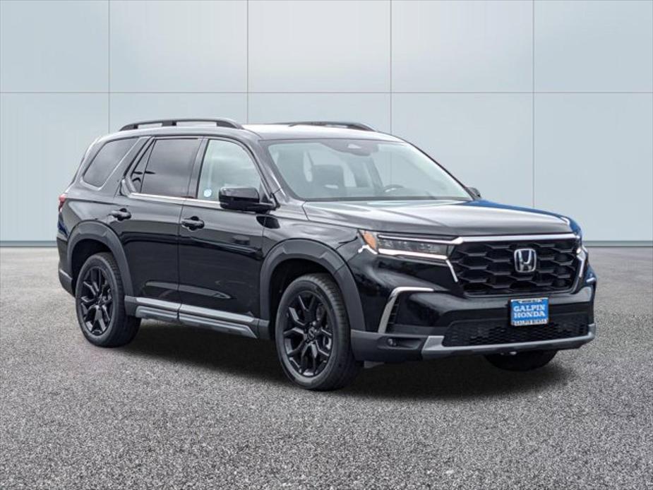 new 2025 Honda Pilot car, priced at $53,645