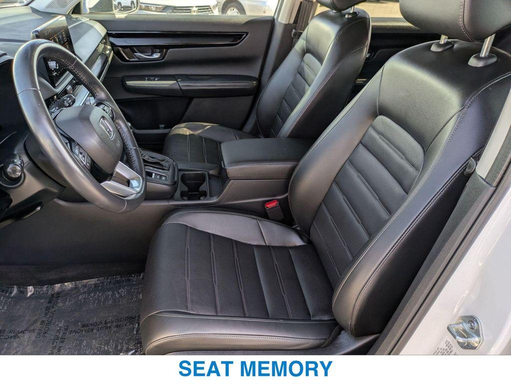 used 2025 Honda CR-V car, priced at $31,366