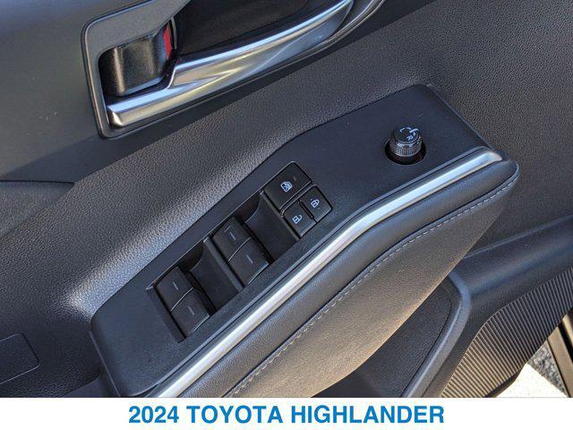 used 2024 Toyota Highlander car, priced at $43,304