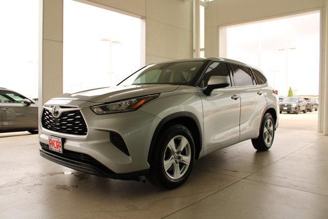 used 2020 Toyota Highlander car, priced at $27,492