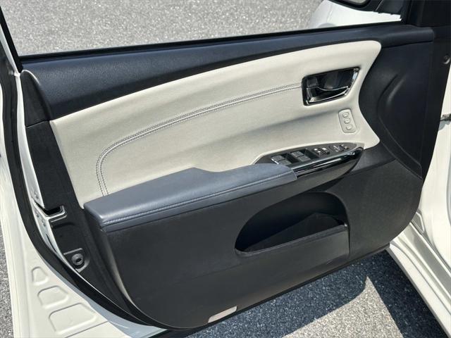 used 2014 Toyota Avalon Hybrid car, priced at $15,900
