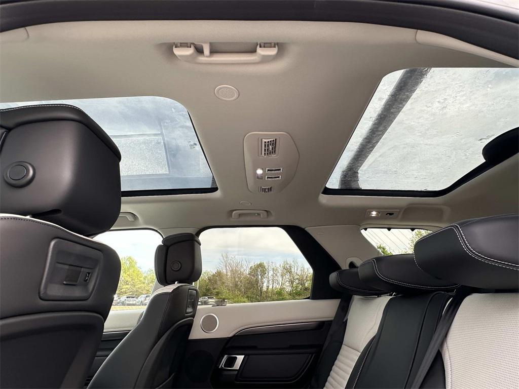 new 2025 Land Rover Discovery car, priced at $89,516