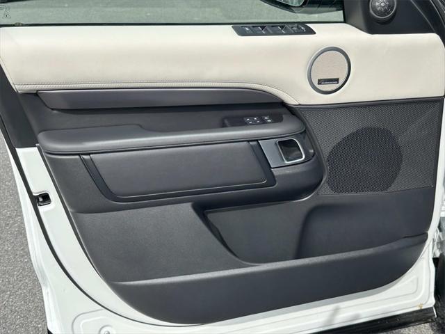 new 2025 Land Rover Discovery car, priced at $91,528