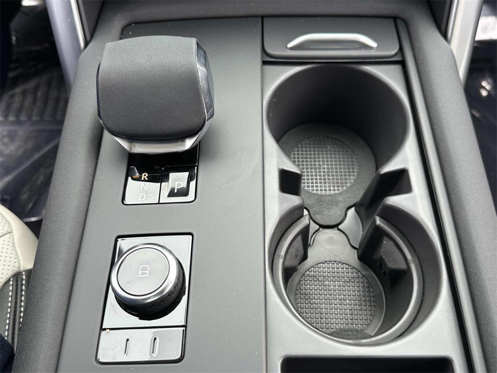 new 2025 Land Rover Discovery car, priced at $83,493