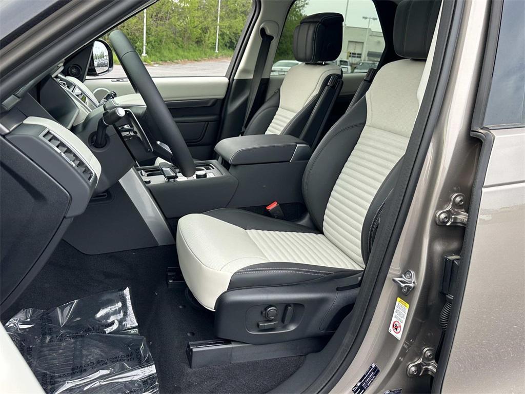 new 2025 Land Rover Discovery car, priced at $83,493