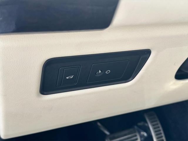 used 2021 Land Rover Range Rover car, priced at $37,420