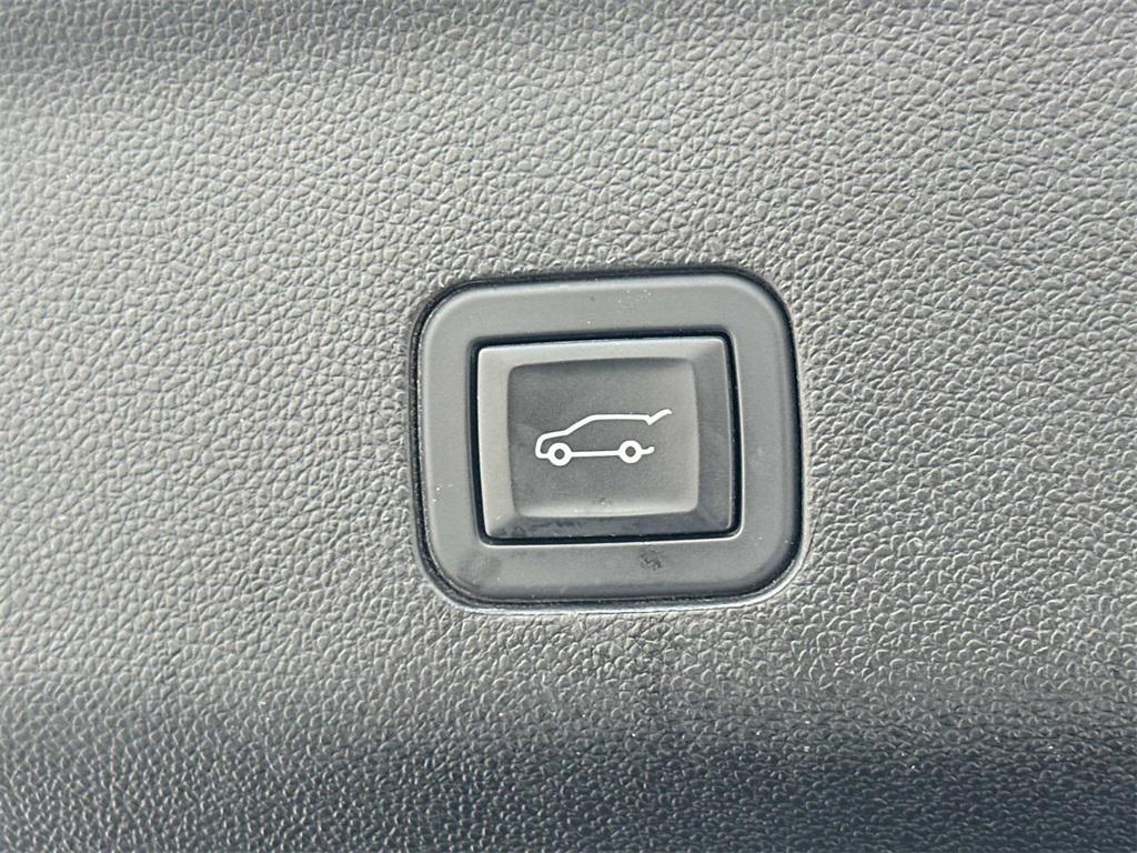 used 2024 GMC Yukon XL car, priced at $64,242