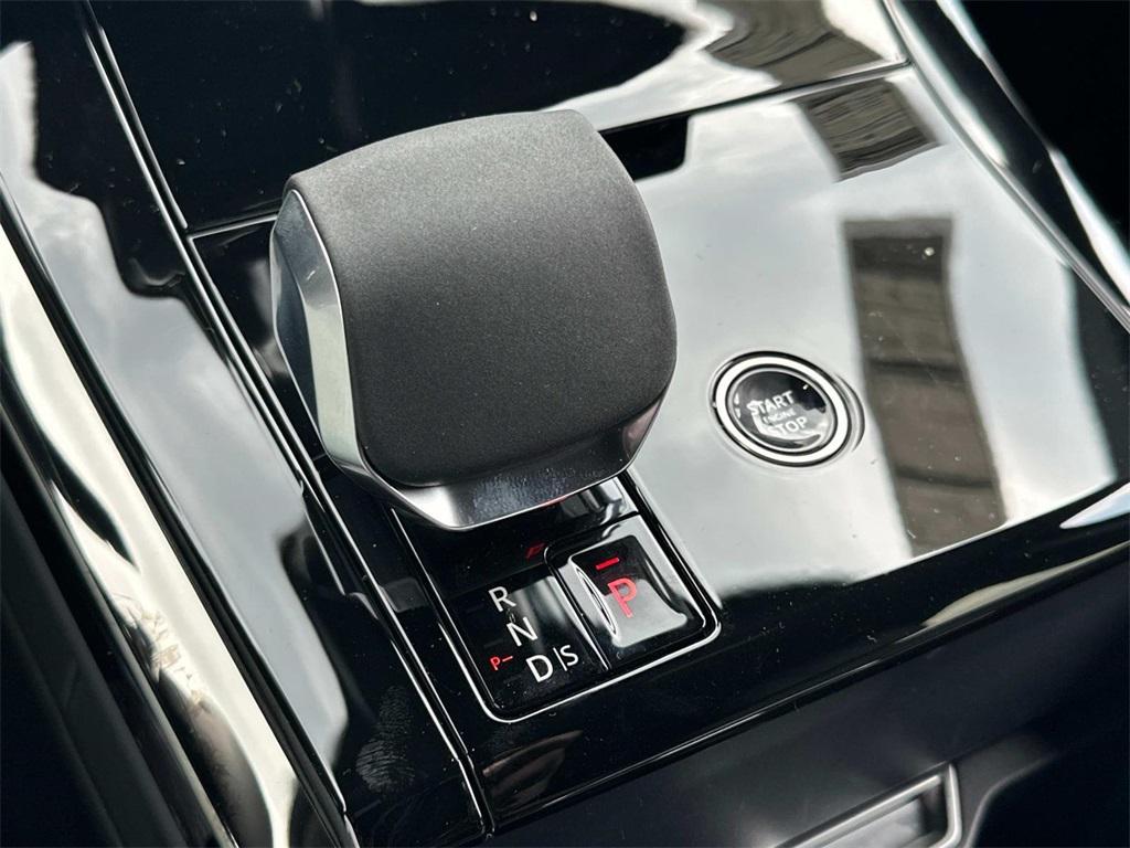 new 2025 Land Rover Range Rover Sport car, priced at $105,540