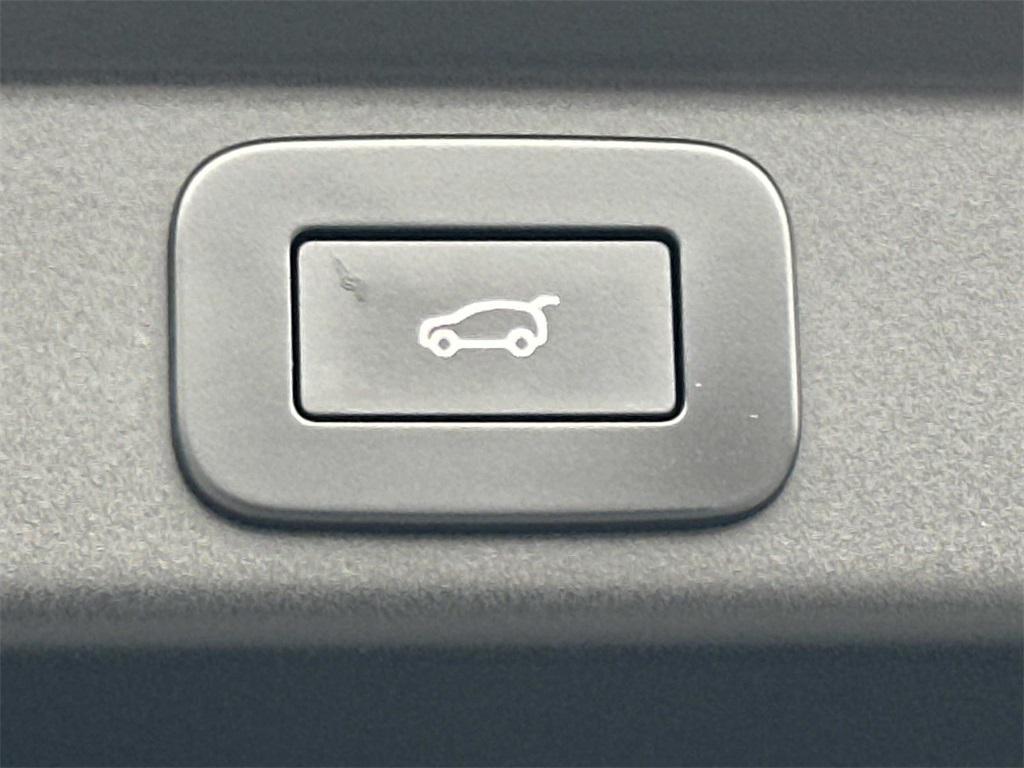 used 2025 Land Rover Range Rover Sport car, priced at $107,490