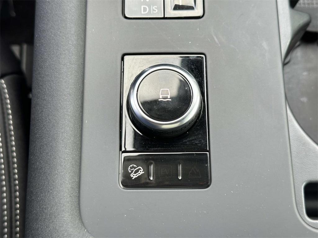 used 2024 Land Rover Discovery car, priced at $52,880