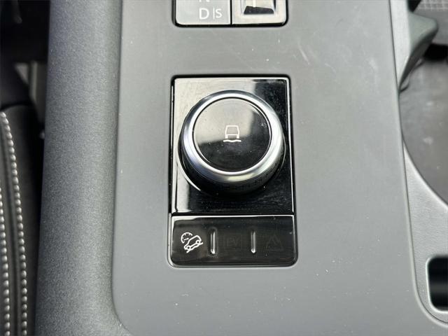 used 2024 Land Rover Discovery car, priced at $55,909