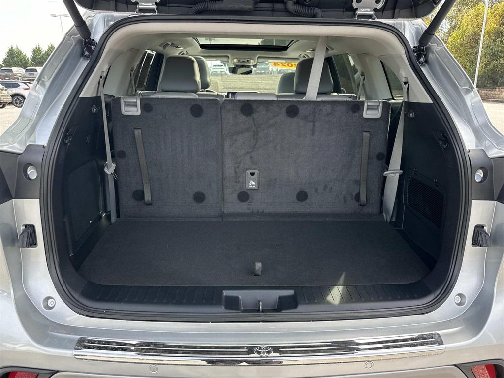 used 2024 Toyota Highlander car, priced at $46,474