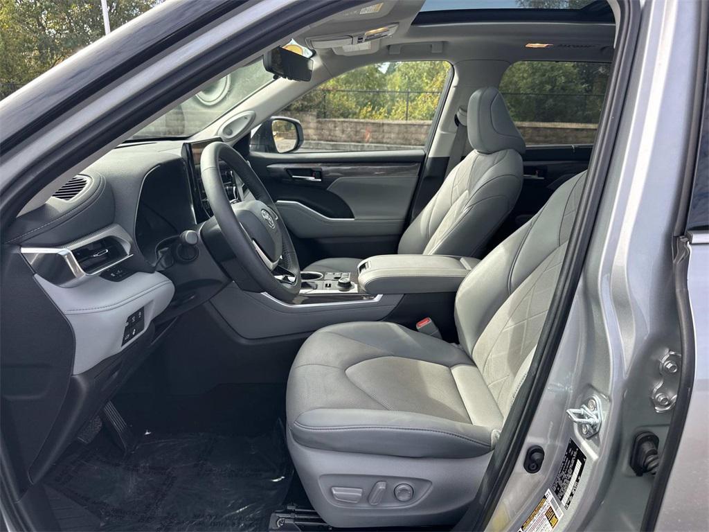 used 2024 Toyota Highlander car, priced at $46,474