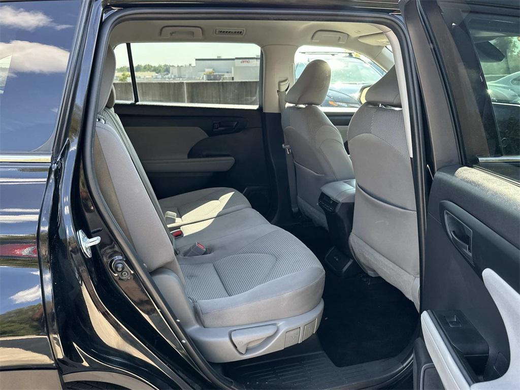 used 2022 Toyota Highlander car, priced at $30,290