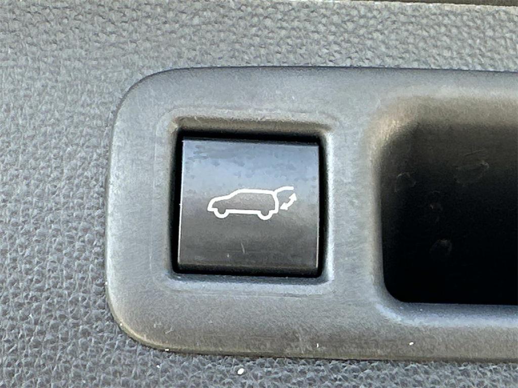 used 2022 Toyota Highlander car, priced at $30,290