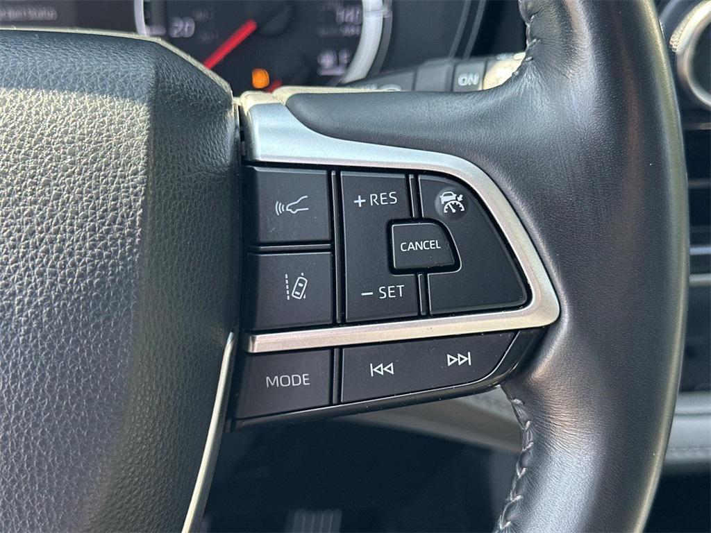 used 2022 Toyota Highlander car, priced at $30,290