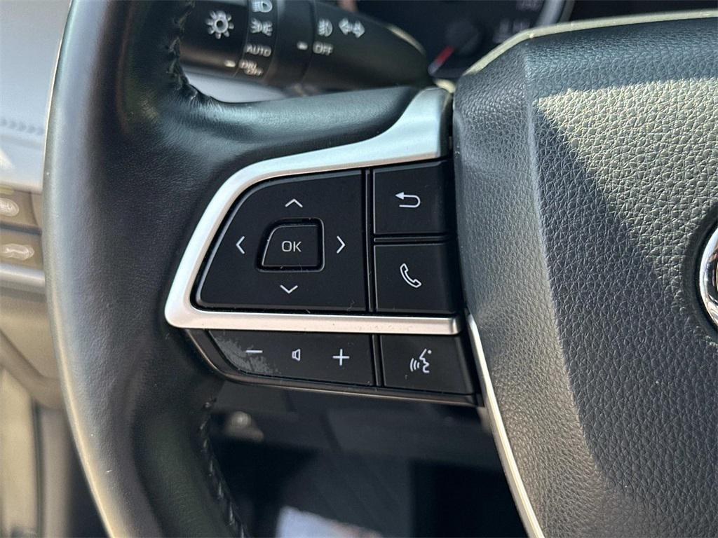 used 2022 Toyota Highlander car, priced at $30,290