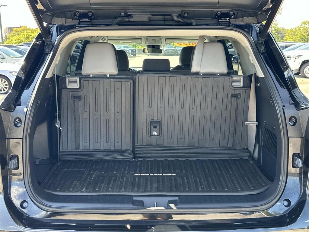 used 2022 Toyota Highlander car, priced at $30,290