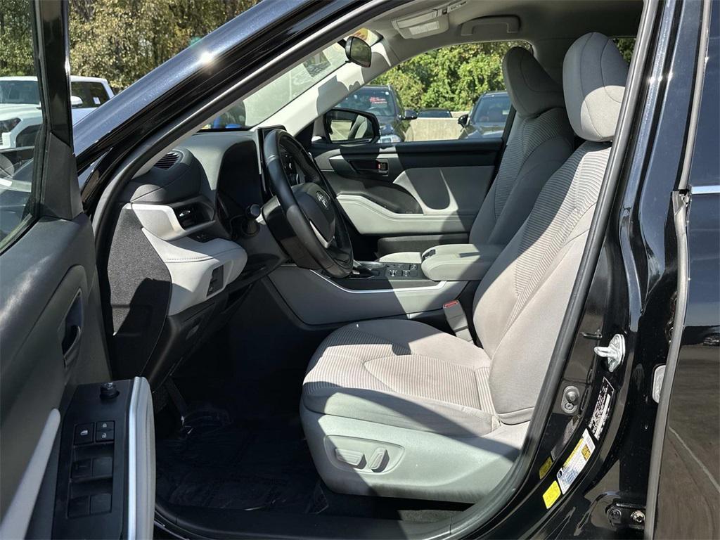 used 2022 Toyota Highlander car, priced at $30,290