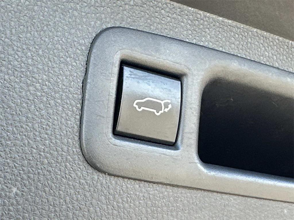 used 2022 Toyota Highlander car, priced at $29,490