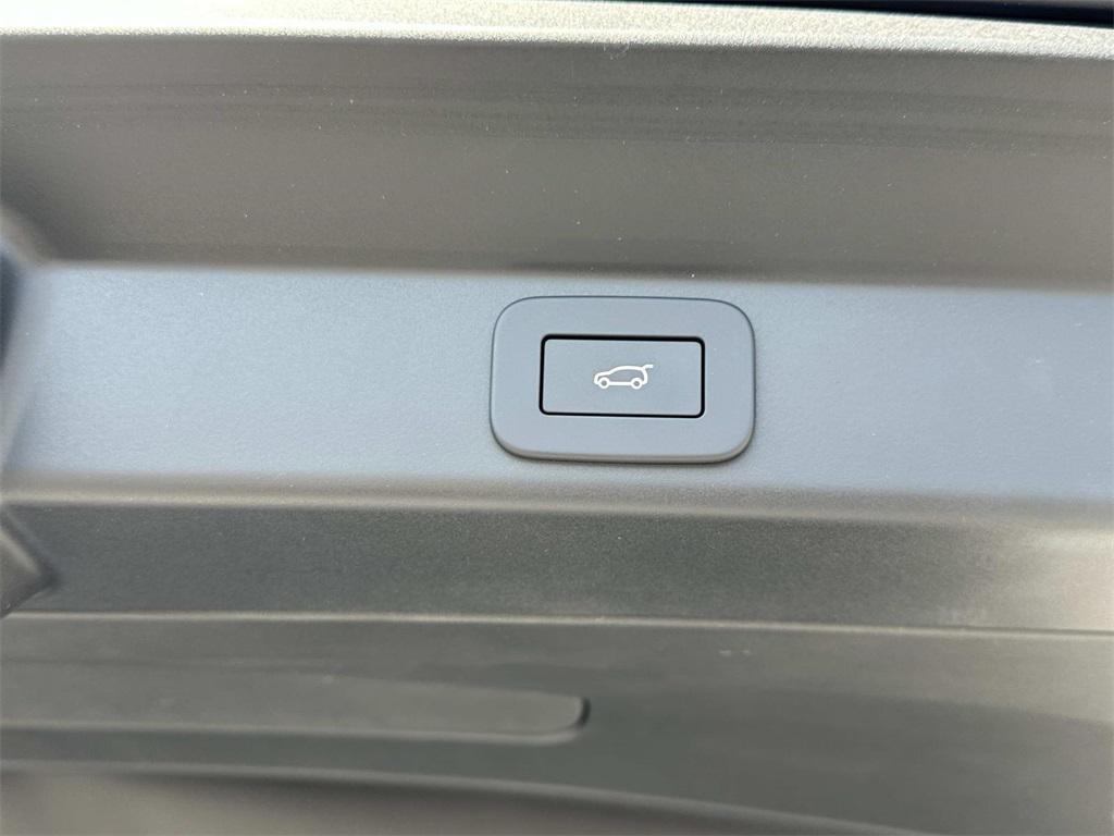 new 2025 Land Rover Range Rover Sport car, priced at $102,740
