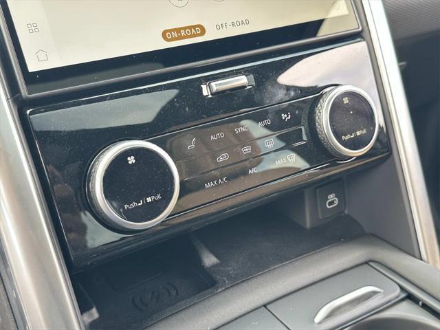 new 2025 Land Rover Discovery car, priced at $83,202