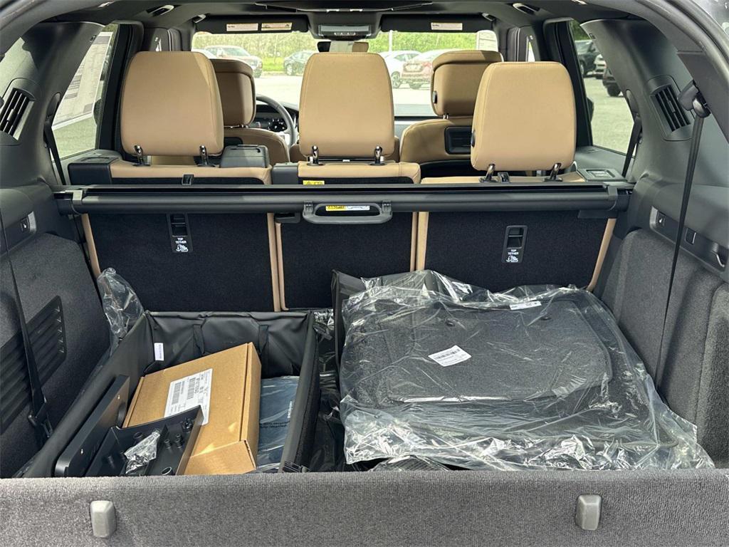 new 2025 Land Rover Discovery car, priced at $81,703