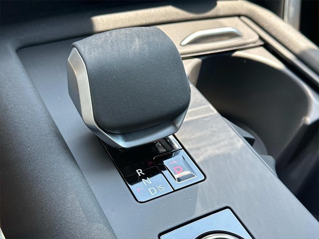 new 2025 Land Rover Discovery car, priced at $75,338