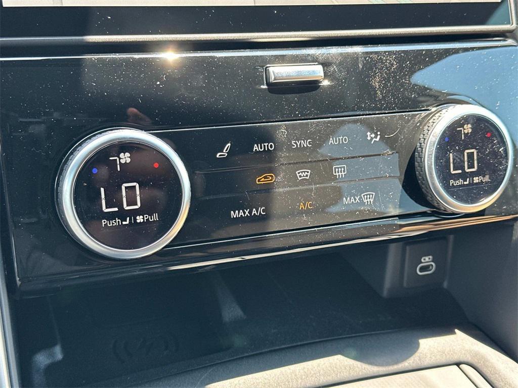 new 2025 Land Rover Discovery car, priced at $75,338