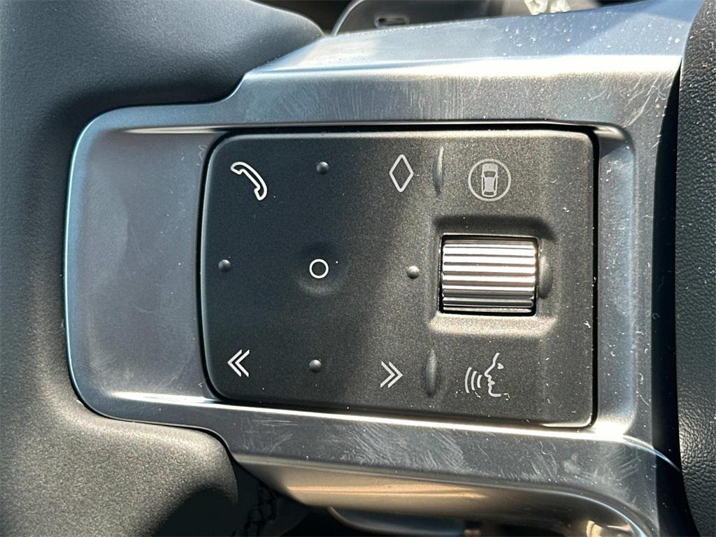 new 2025 Land Rover Discovery car, priced at $75,338