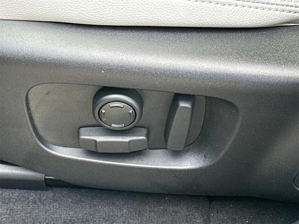 used 2025 Land Rover Range Rover Velar car, priced at $55,952