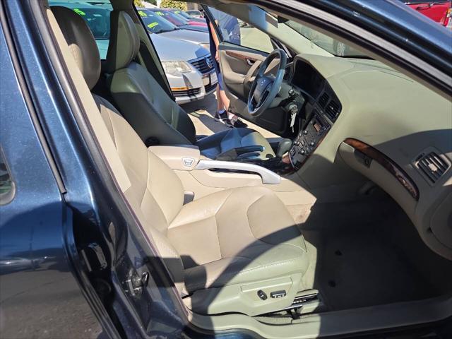 used 2006 Volvo XC70 car, priced at $4,995