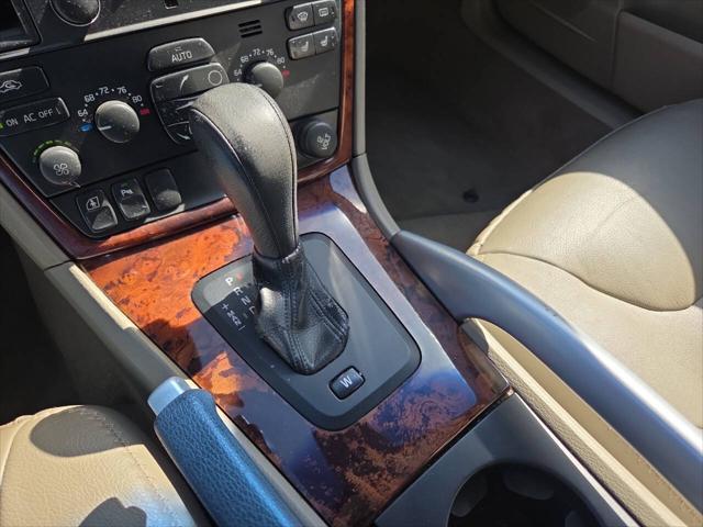 used 2006 Volvo XC70 car, priced at $4,995