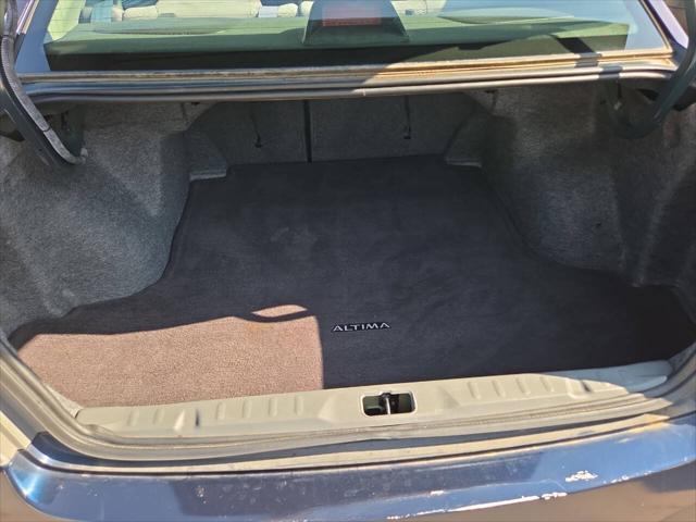 used 2006 Nissan Altima car, priced at $3,650