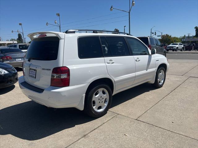 used 2005 Toyota Highlander car, priced at $4,995