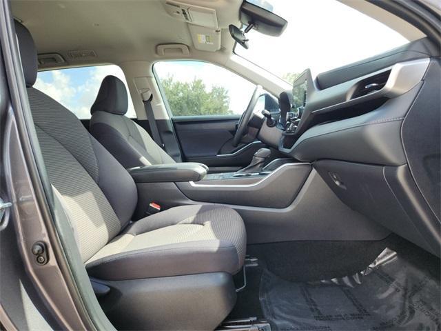 used 2024 Toyota Highlander car, priced at $35,997