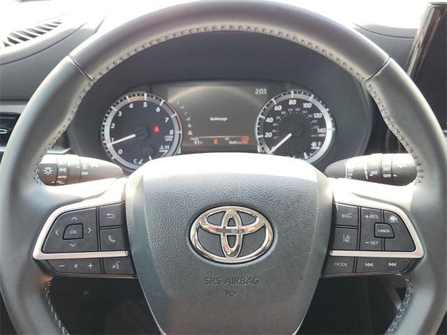 used 2024 Toyota Highlander car, priced at $35,997