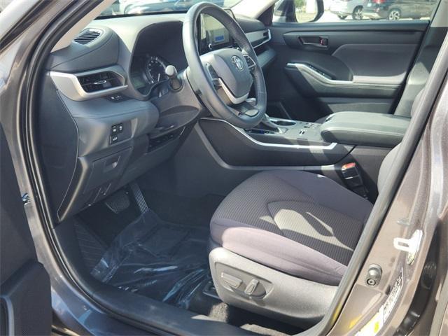 used 2024 Toyota Highlander car, priced at $35,997